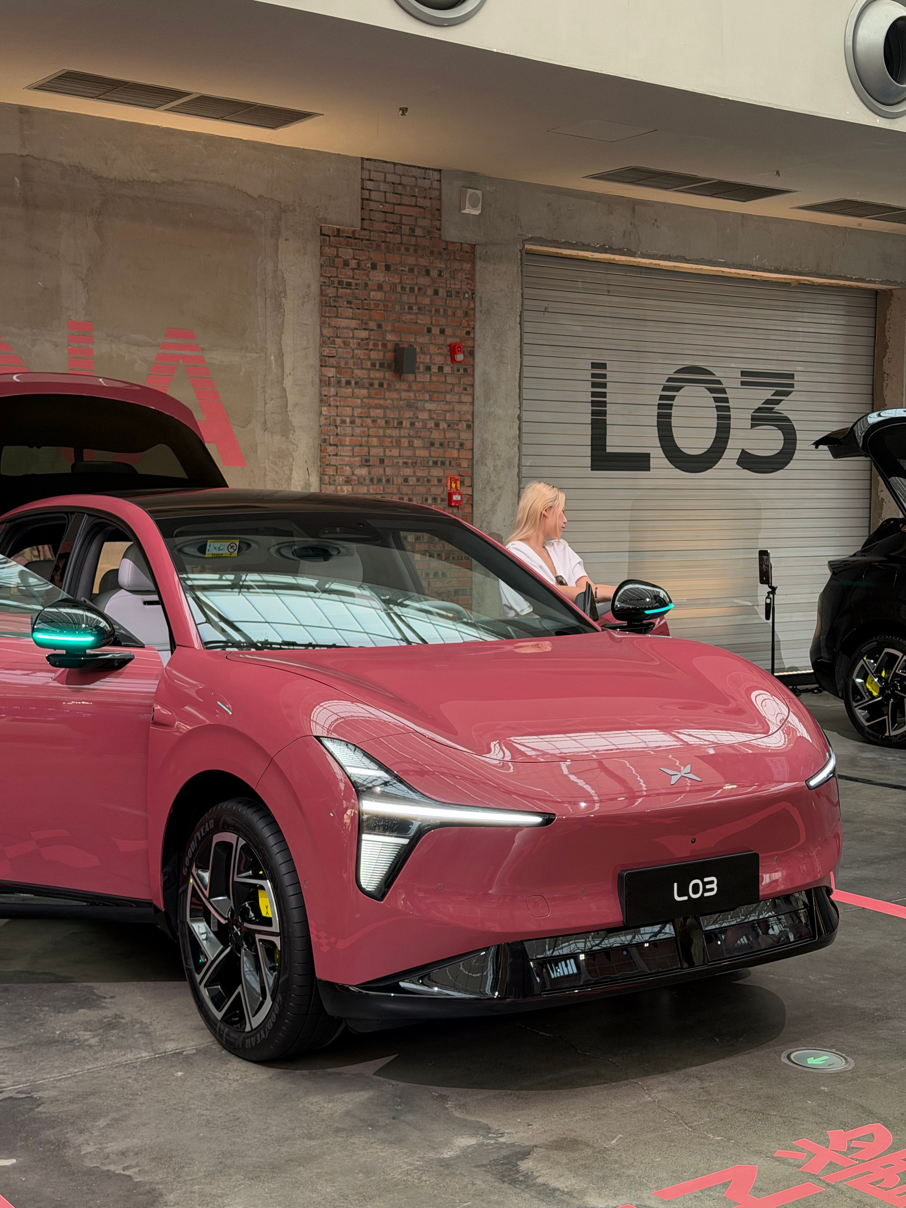 7月2日，小鹏MONA首款轿跑SUV L03正式启动预售，六款车型预售价区间14