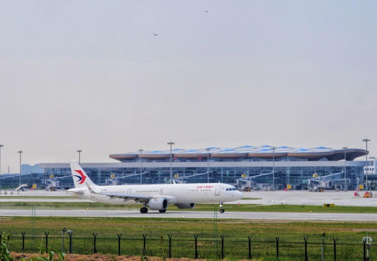 12月26日，嘉兴南湖机场将迎来正式通航。
2.59万平方米的空间里，22朵独立