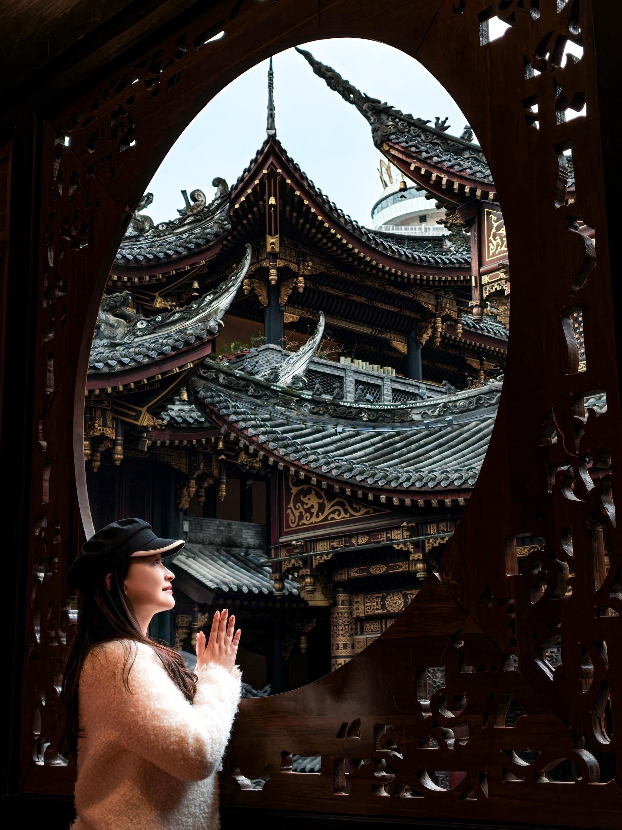 迄今为止最震撼我的地方出现了🥹。“始建于北宋治平年间，藏在闹市中涅槃...