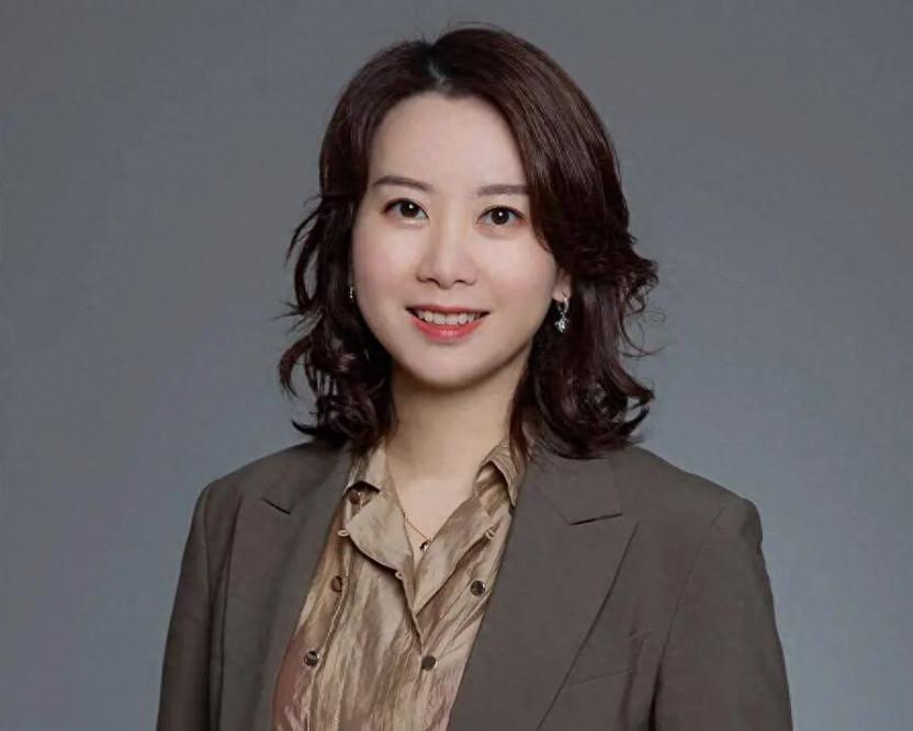一家药企的核心产品受试者试药后死亡，面对记者的提问，知名生物公司董事怒怼记者“滚