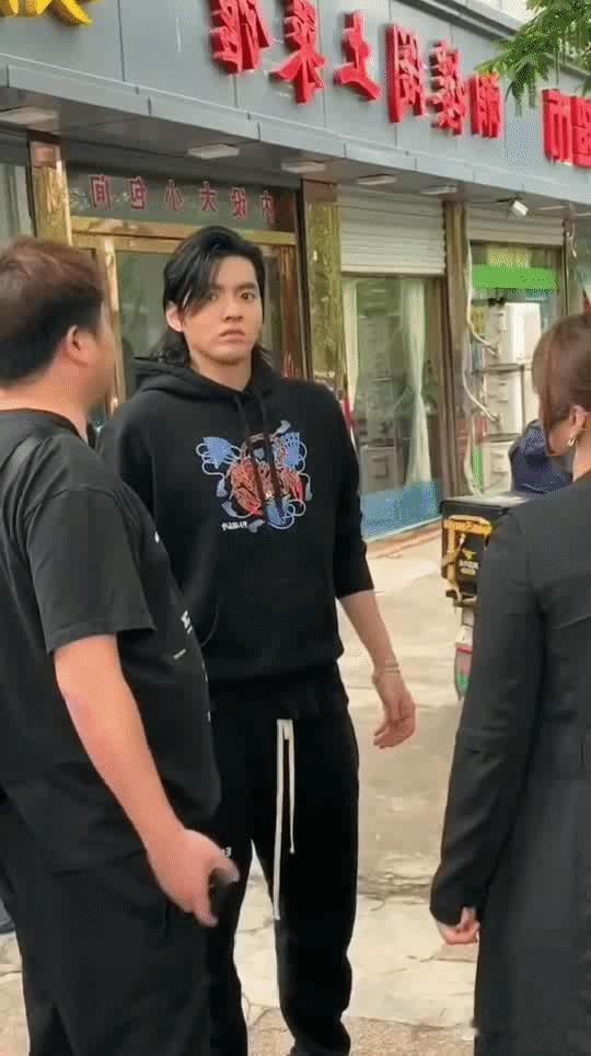 这是？宽面男孩？ 