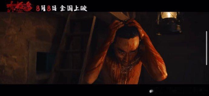 被朱一龙的浴血戏份惊到了！亲人死在怀中的那场戏，他不用夸张的表情，却能把悲痛演得