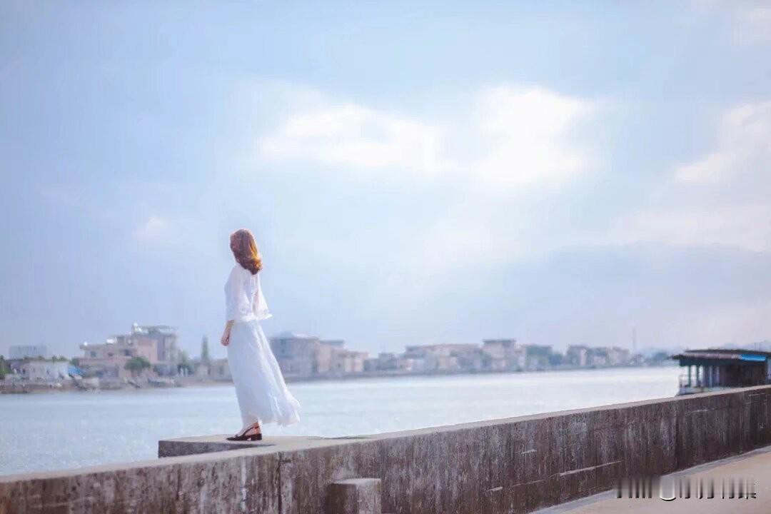 生活的无奈不要拿岀来四处说，最后不是多了些安慰，而是多了一些道是非的人，毕竟啊，