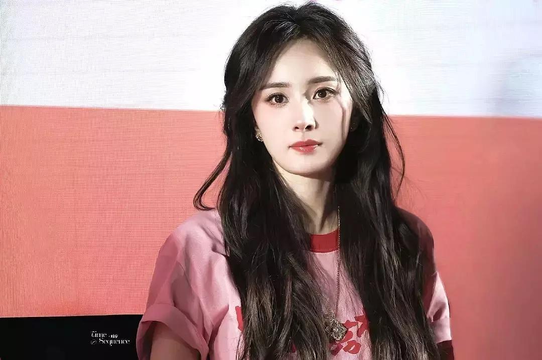 杨幂赵丽颖美图哪个更好看 ​​​