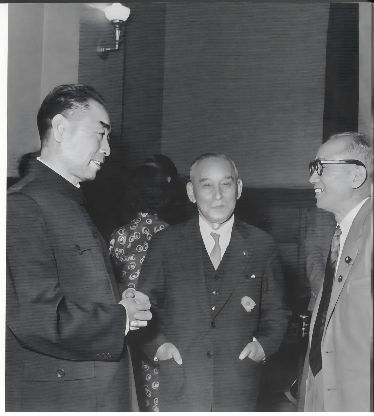 周恩来总理一生极少抽烟，但是有一次，他却破例吸烟。1970 年 11 月 12 