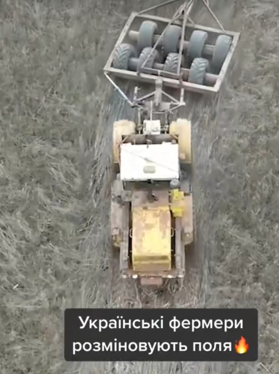 #俄乌局势新进展# 讲真……这玩意儿去扫雷，分分钟和地雷一起上天[摊手] ​​​