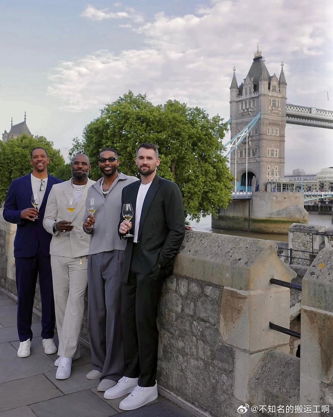 NBA  老张和骑士当年夺冠班底一起叙旧，有老头儿退役扎堆忆苦思甜那味儿了