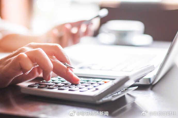 #有基金单一个人投资者持仓超11亿元#【豪掷超11亿元、单人持仓超五成！#多只基