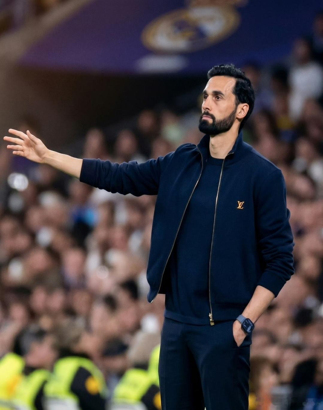 马卡：皇马今夏启动全面重建，阿韦洛亚留任希望渺茫据《马卡报》消息，皇马内部已统一