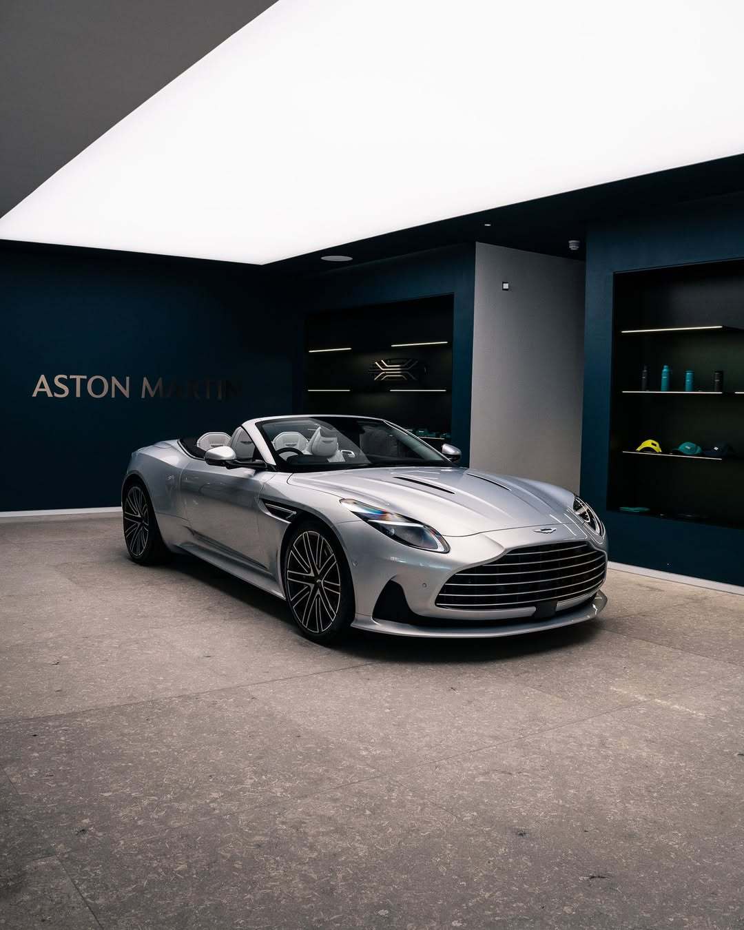 AstonMartin DB12 Volante ​​​