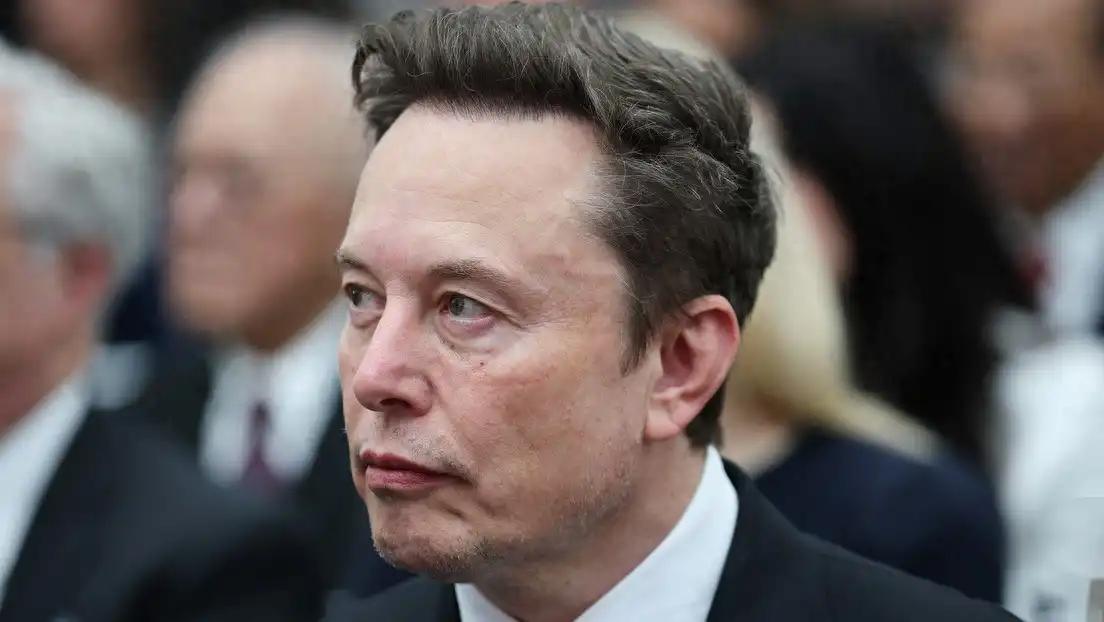 马斯克公开表态，称泽连斯基做得太过分，这场围绕星链的博弈，越看越耐人寻味。
战火