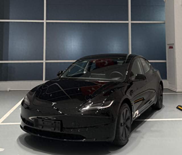 特斯拉Model 3 AEB实测，逆光环境下，突发障碍可以刹停吗？