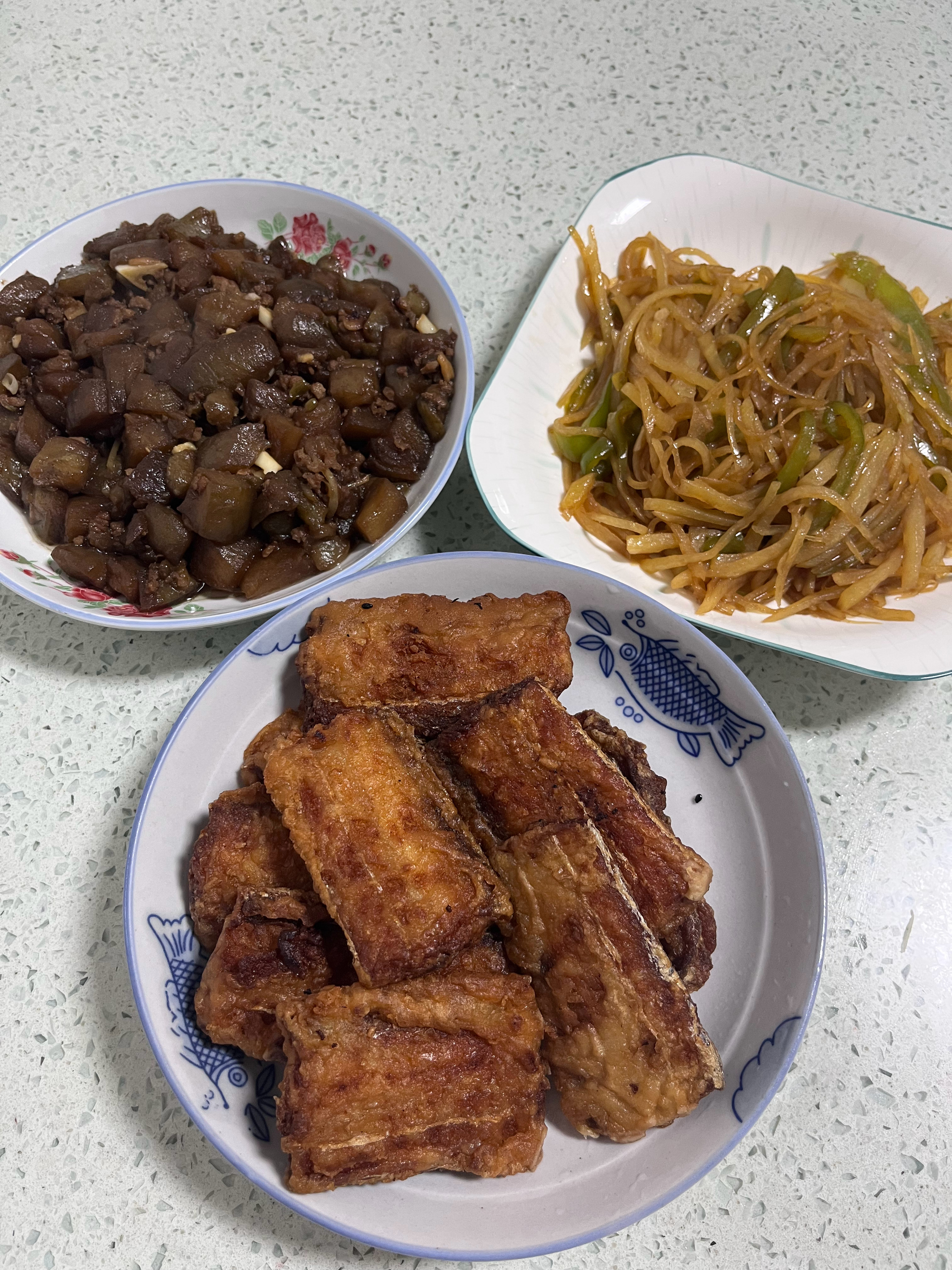 .我的美食日记.简简单单又一餐～我就服这茄子了一下锅颜色就变黑～ ​​​