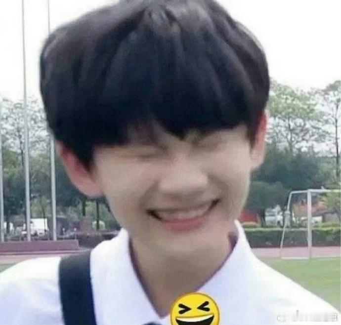 余宇涵带粉丝上山了 萌鱼鱼春节直播笑点拉满，带粉丝上山求生看风景，这波互动也太接