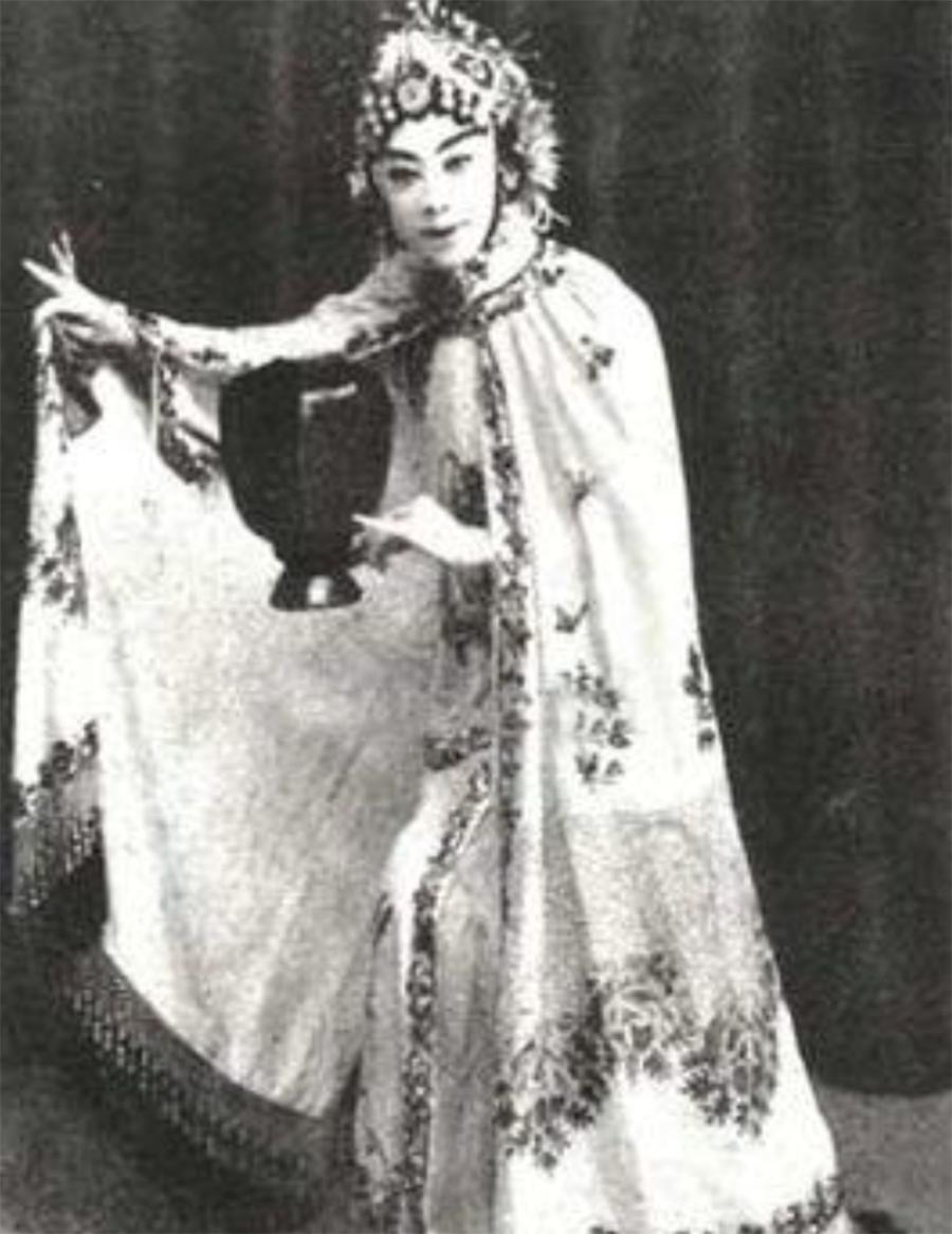 筱翠花于连泉：以身段传神韵，撑起京剧花旦别样风骨
 
于连泉（1900年8月21