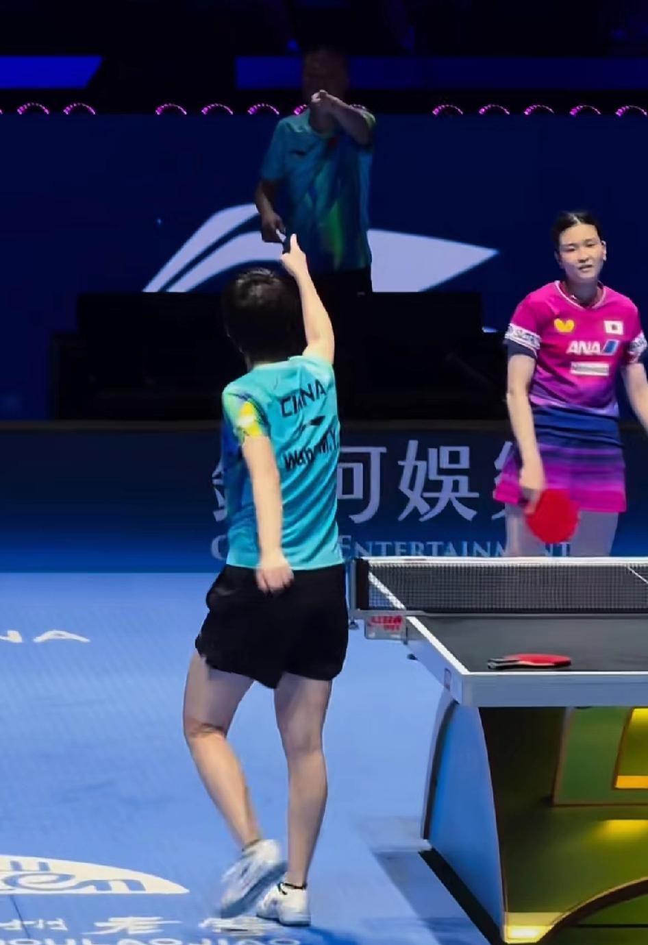 澳门世界杯，王曼昱女单1/4决赛，与日本削球手桥本帆乃香大战六局，进入轮换发球后