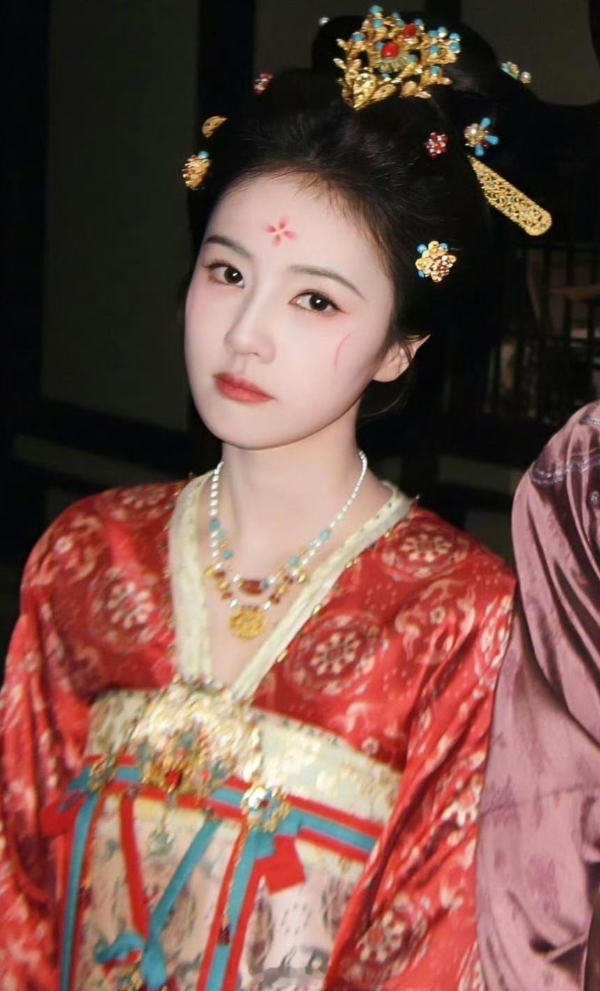 四搭 王星越终于做白鹿的男主了盼星星盼月亮，白鹿王星越终于四搭，而且这次王星越还