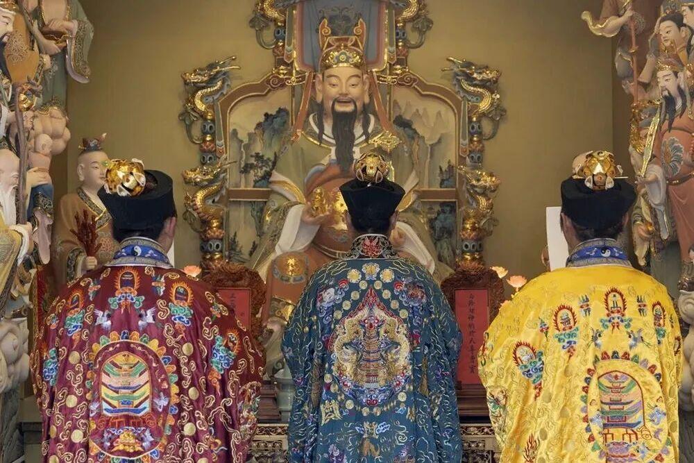 最折损福报的十件事，千万别做
一、不孝父母。父母是根，根断了，枝叶再好也难长久。