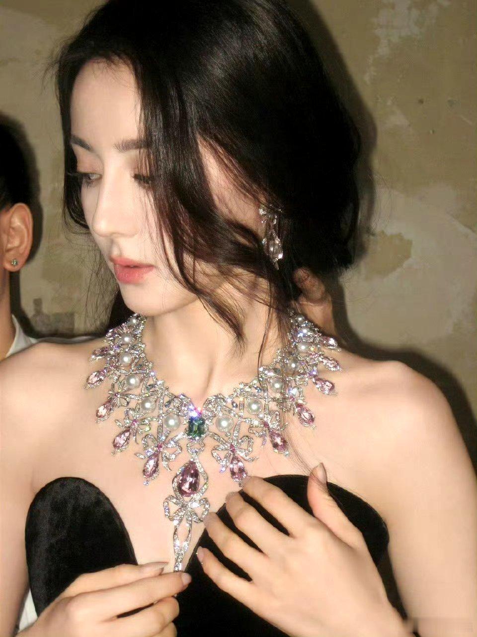 迪丽热巴迪丽热巴0603生日快乐 dlrb 今天星期巴 dlrb 迪丽热巴“更喜