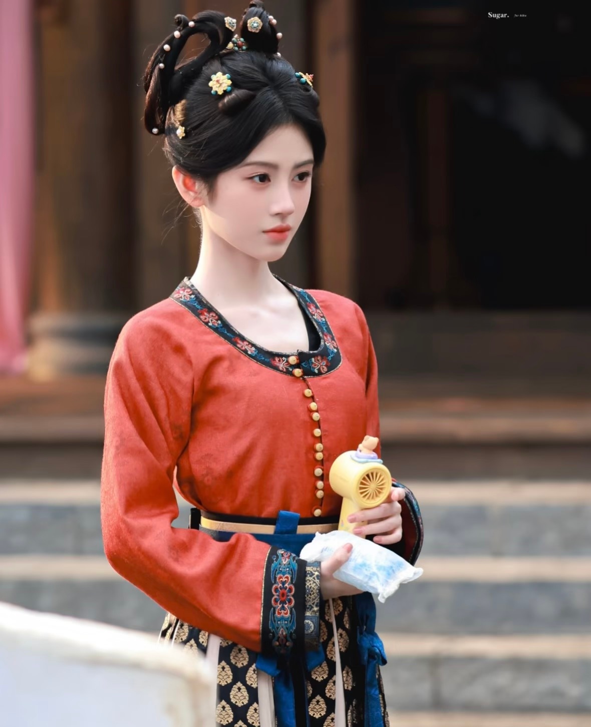 鞠婧祎 感觉她到了五十岁还可以演少女，肤若凝脂具像化了…… 