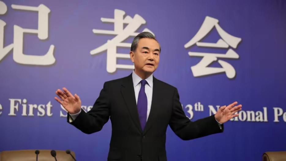 王毅外长发出统一最强音，向全世界通报两件事，中国再也不避讳了！解放军“正义使命-