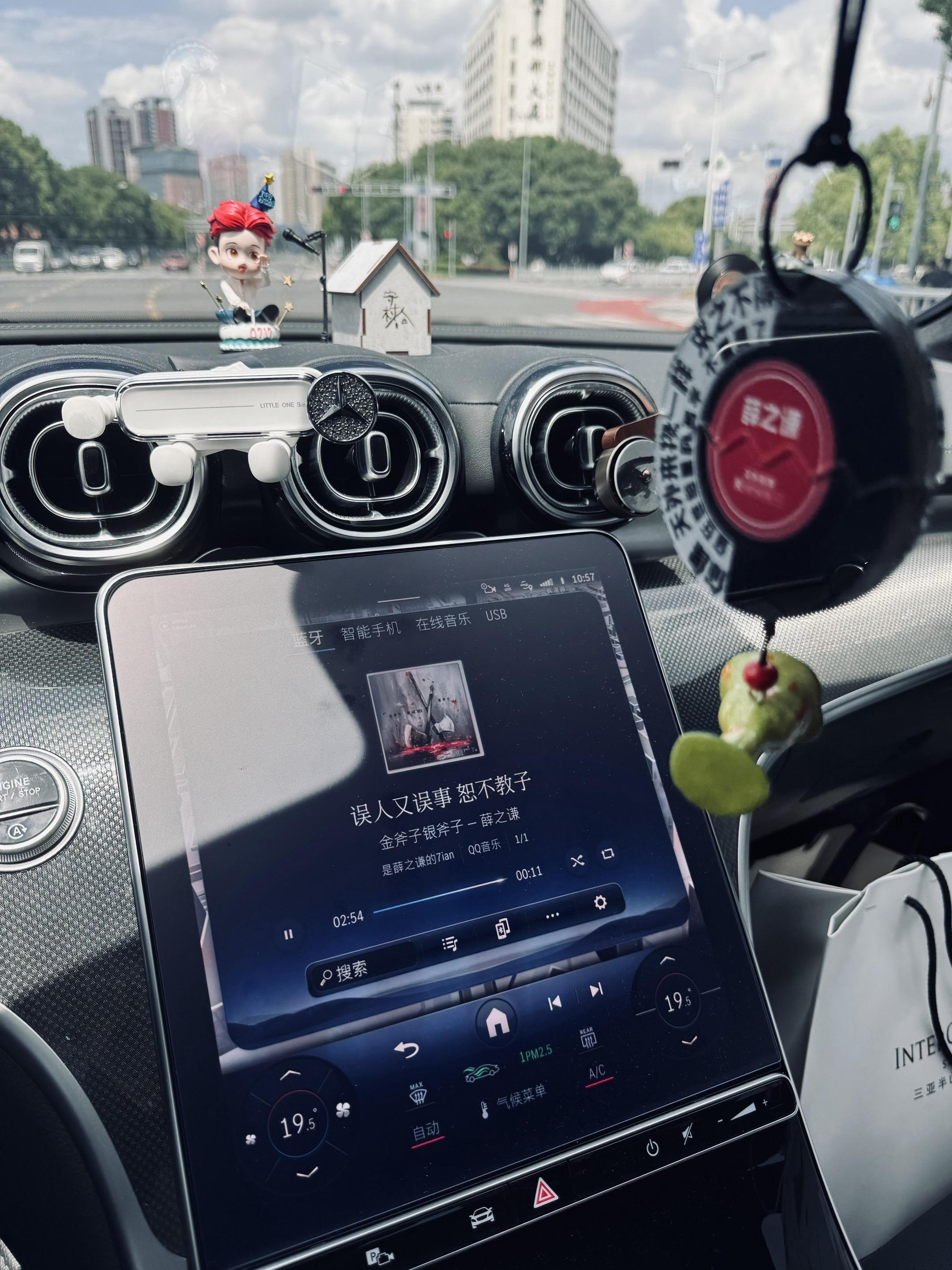 关于我儿子一天要听八百遍这件事……关于谦谦的新歌，网上的争议很多。 只...