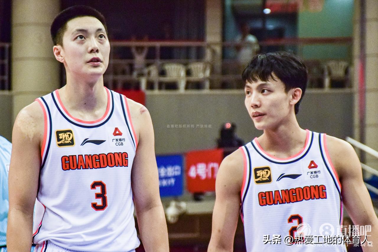 CBA全明星比赛落下帷幕，胡明轩加赛超神发挥30秒内15投13中拿下三分大赛冠军