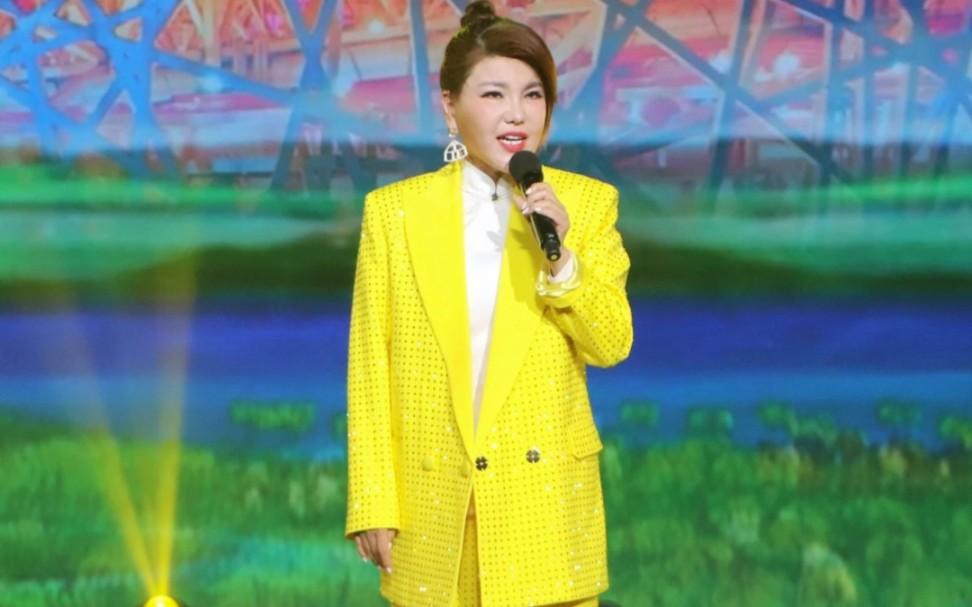 唱火众多草原歌曲，乌兰图雅的演唱实力怎么看？
 不少人都听过她传唱的草原旋律，活