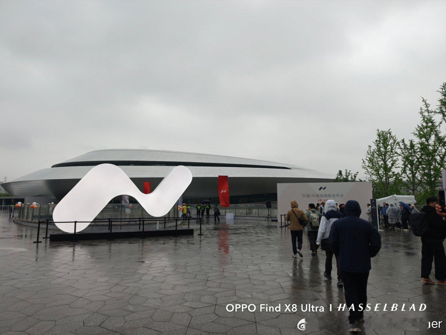 又下雨了乐道汽车乐道l90蔚来世界模型版杭州的椰子