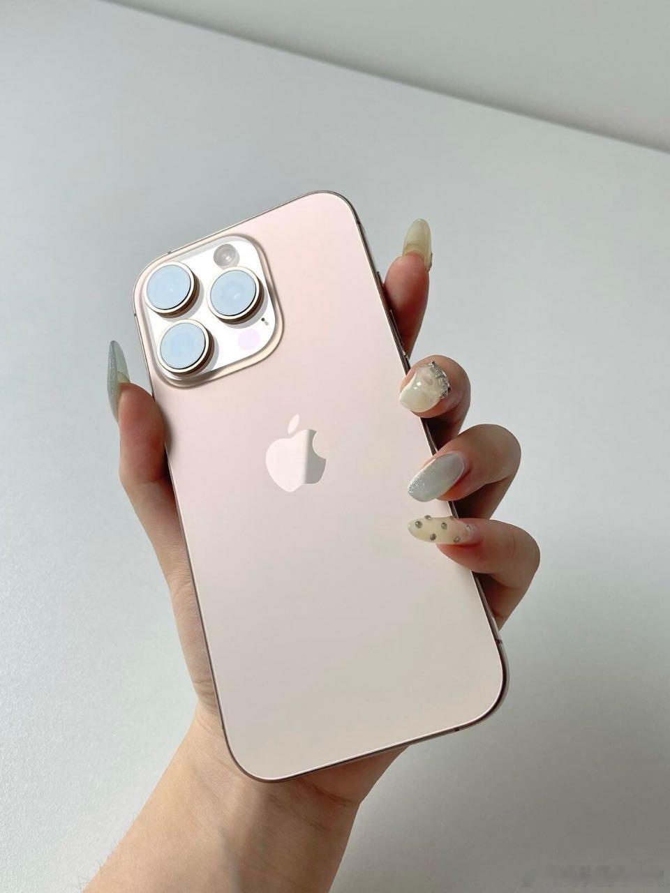 iPhone 16 Pro的性能表现堪称卓越，这得益于其搭载的A18 Pro芯片