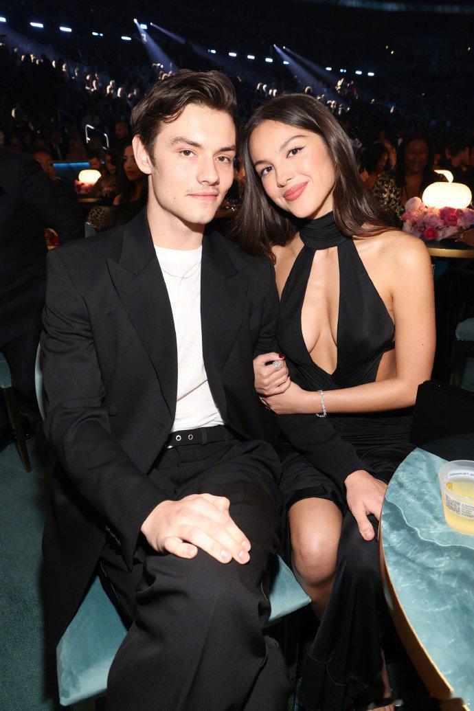 娅娅与男友分手曝娅娅分手 据《太阳报》，“娅娅”Olivia Rodrigo和男