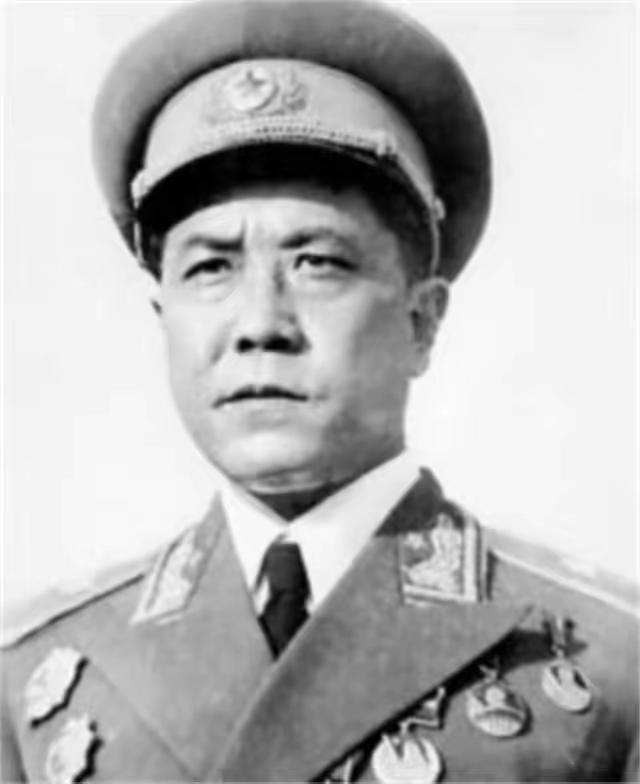 他是陕北老红军，22岁任红27军政委，抗战守黄河河防，解放战争转战西北，1955