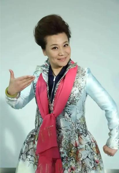 2004年，45岁王为念净身出户，与小香玉离婚。没多久，小香玉带着王为念的家产，