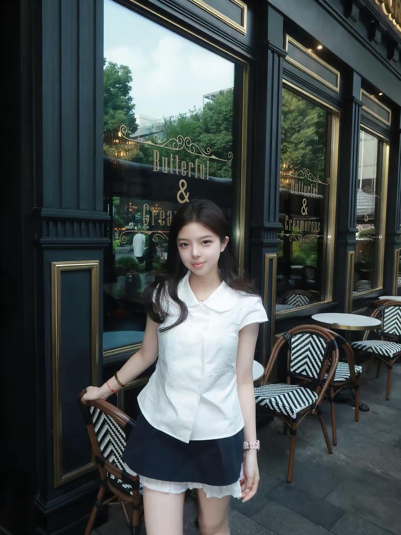 女孩的话 怎样都好看。咖啡店穿搭