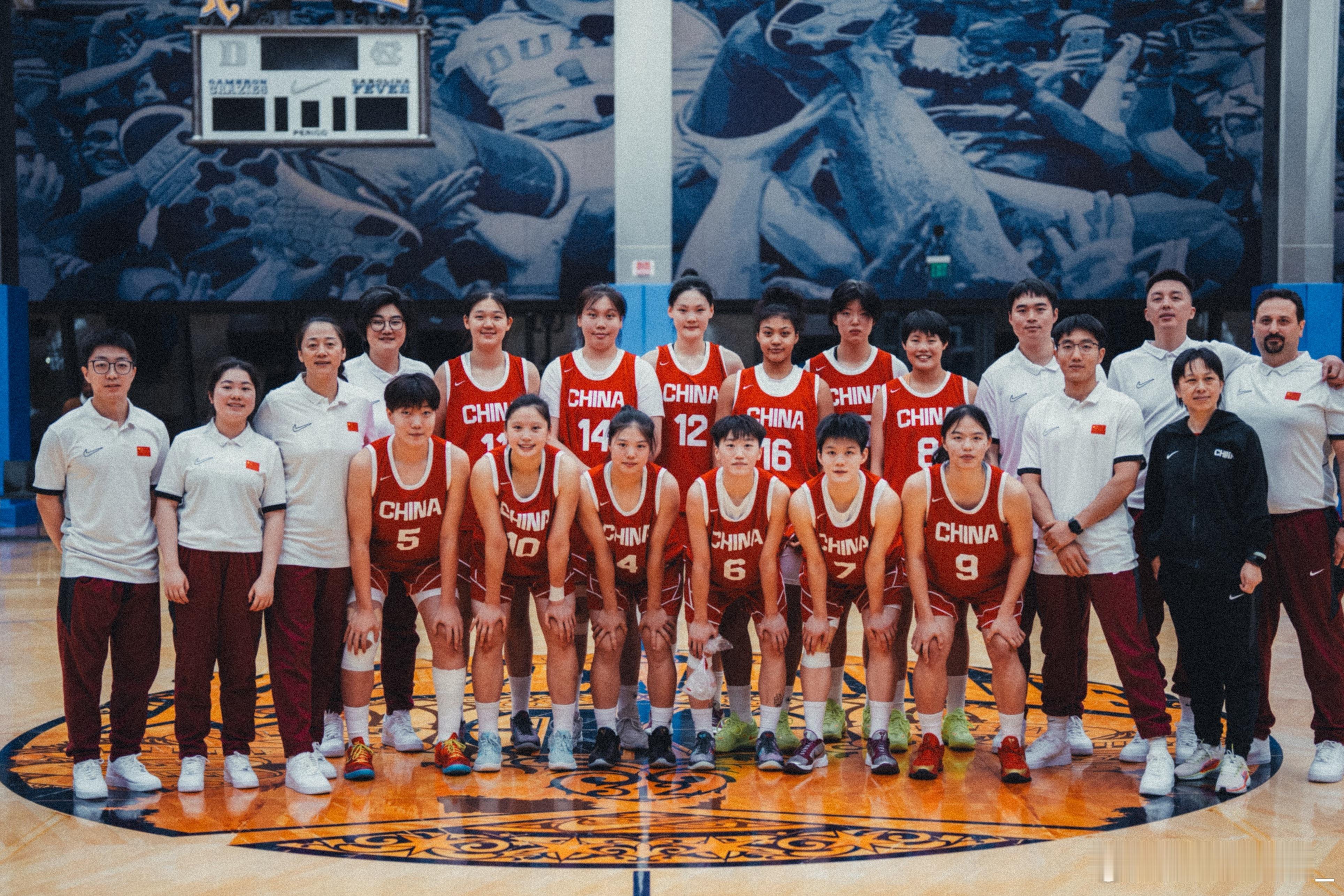 【U17女篮赴川练兵 全力备战捷克世界杯】本届中国U17女篮由刘旸执教，陕西女篮