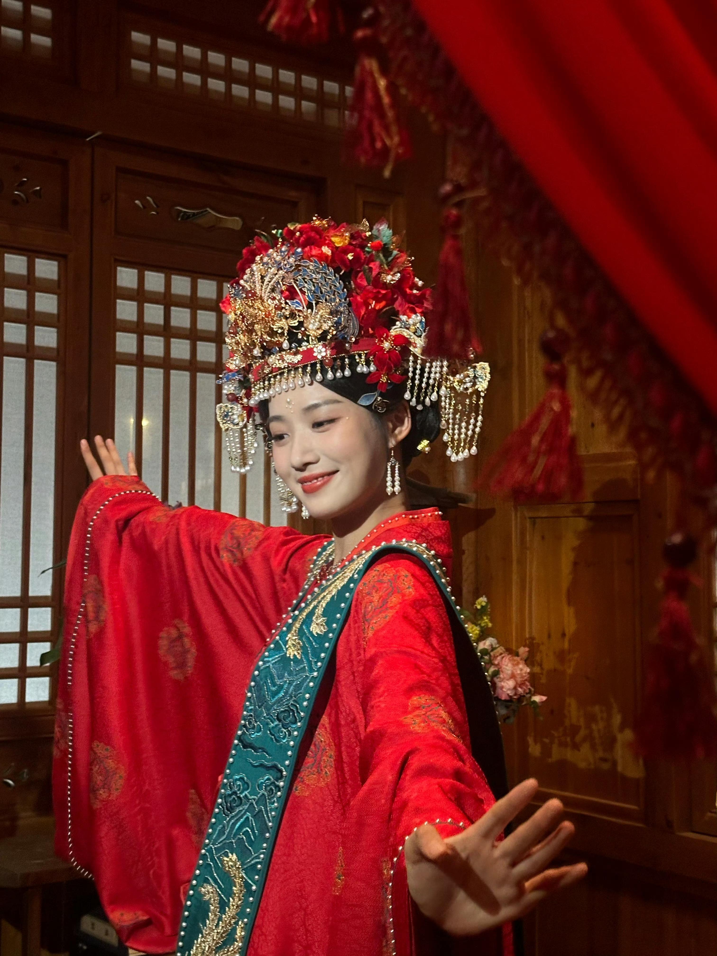 榜上佳婿杀青了，卢昱晓晒出来剧组plog，看着如此和谐美好，果然帅哥美女在一起的