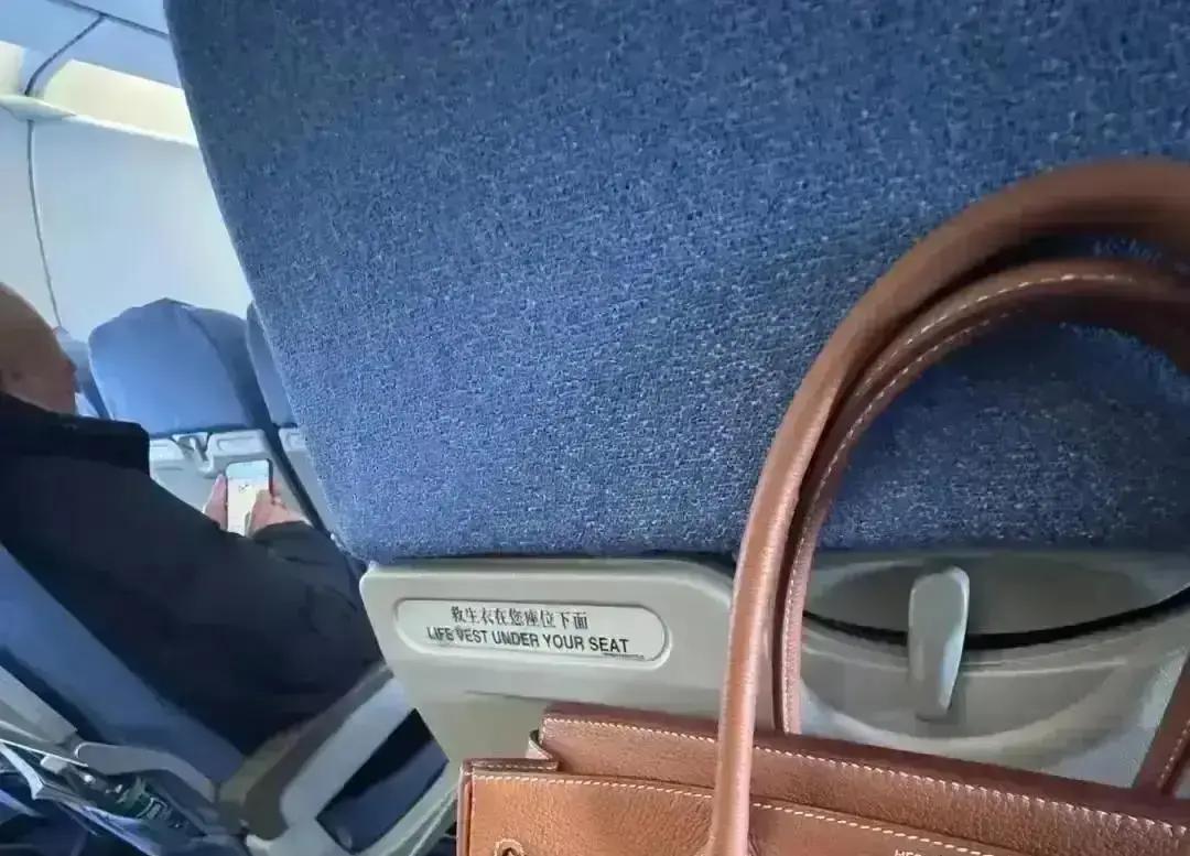 年入500万的人，机票只买经济舱
 
他们把钱花在看不见的地方。航旅纵横刚出的数