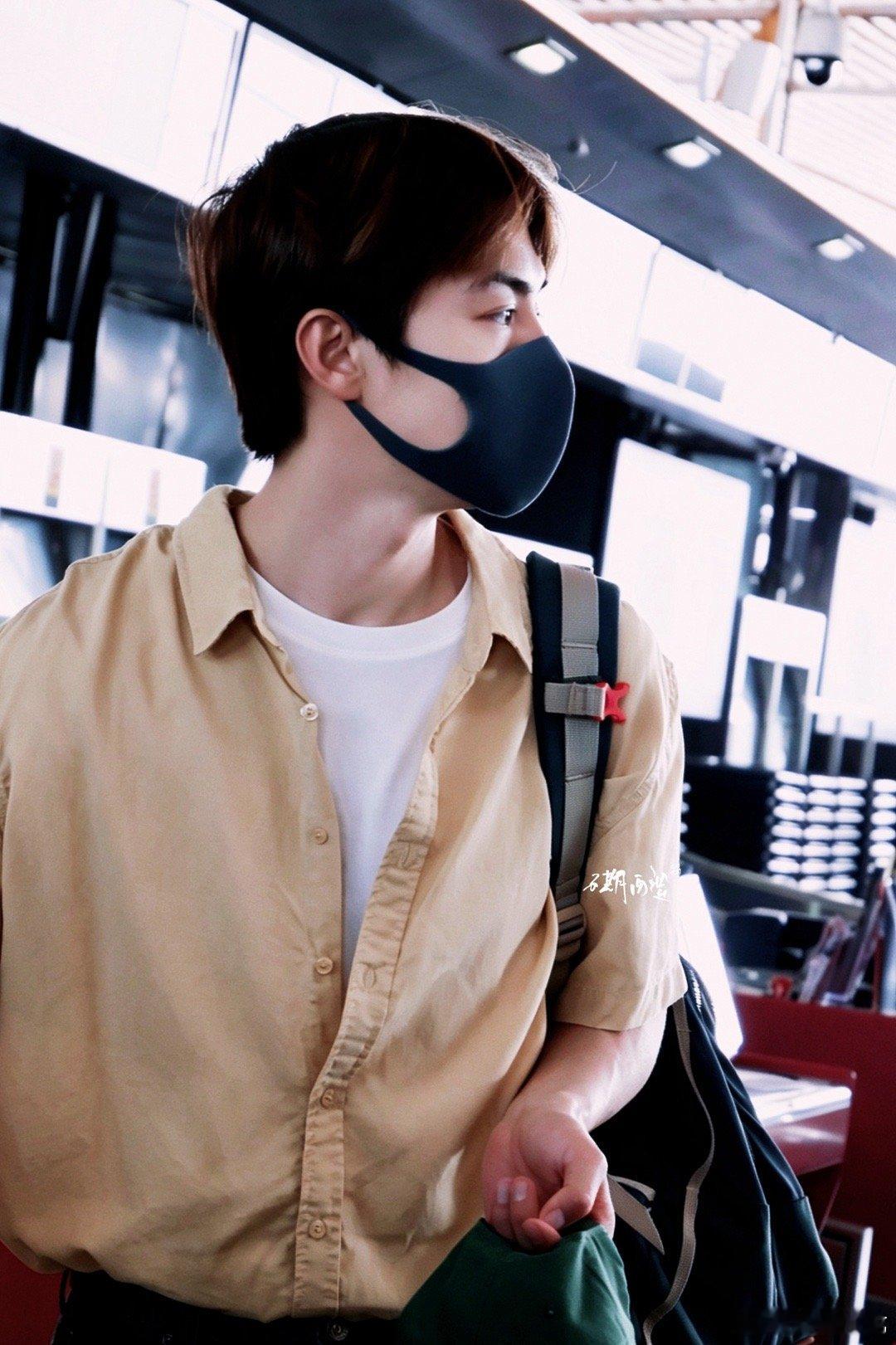 人气旺到没道理，走到哪都是中心位，马天宇太火了对不起！马天宇太火了对不起乘风20