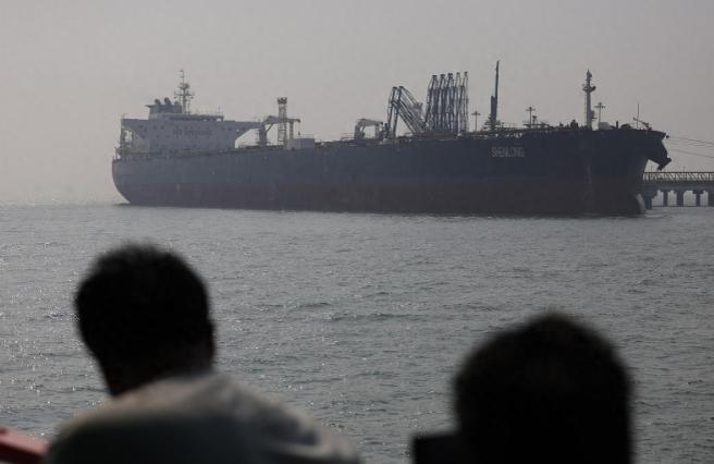 印度彻底动真格了，直接派出超6艘军舰强势护航，紧盯霍尔木兹海域，全力解救被困的2