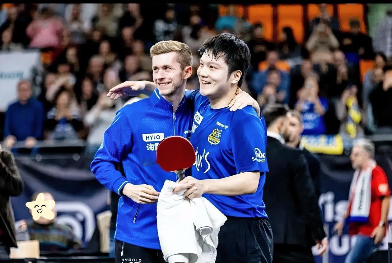 说真的，樊振东刚到德国那会儿，上来就吃个“两连黑”，那时候网上多少人唱衰啊。
