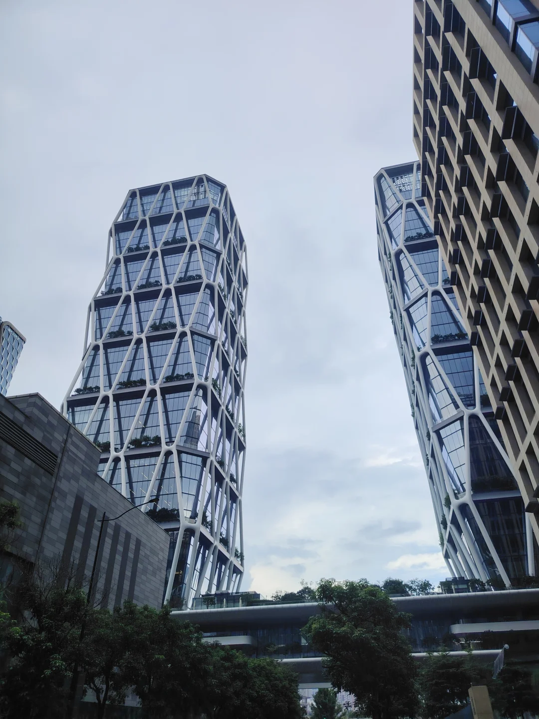 广州琶洲的建筑审美还是吊打深圳前海的