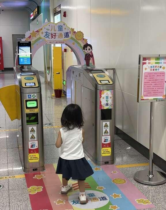 济南是个有温度的城市
济南地铁儿童友好通道济南地铁 济南