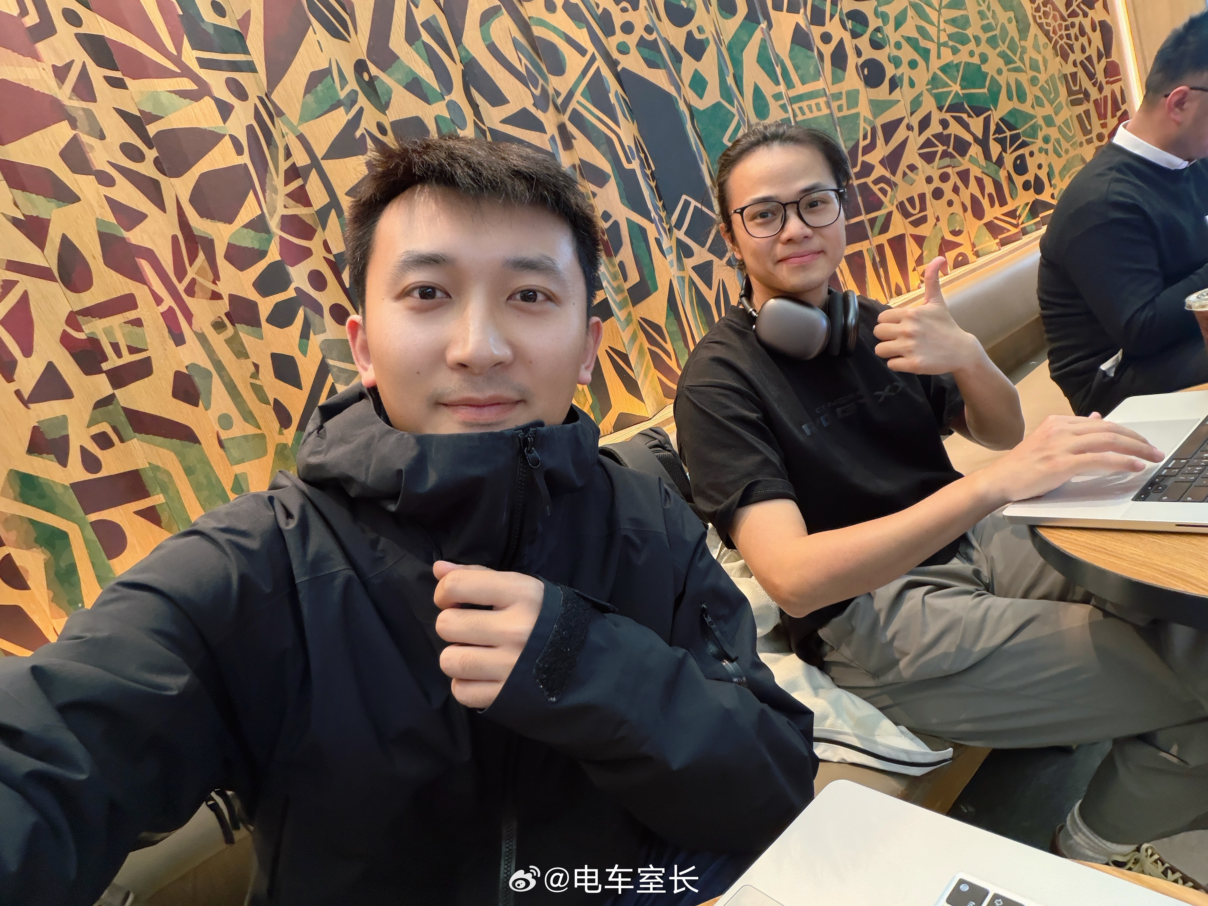 三月过半，飞行6次，动车3次，直播一场，拍摄视频10条，面试三场，微博也发得少了