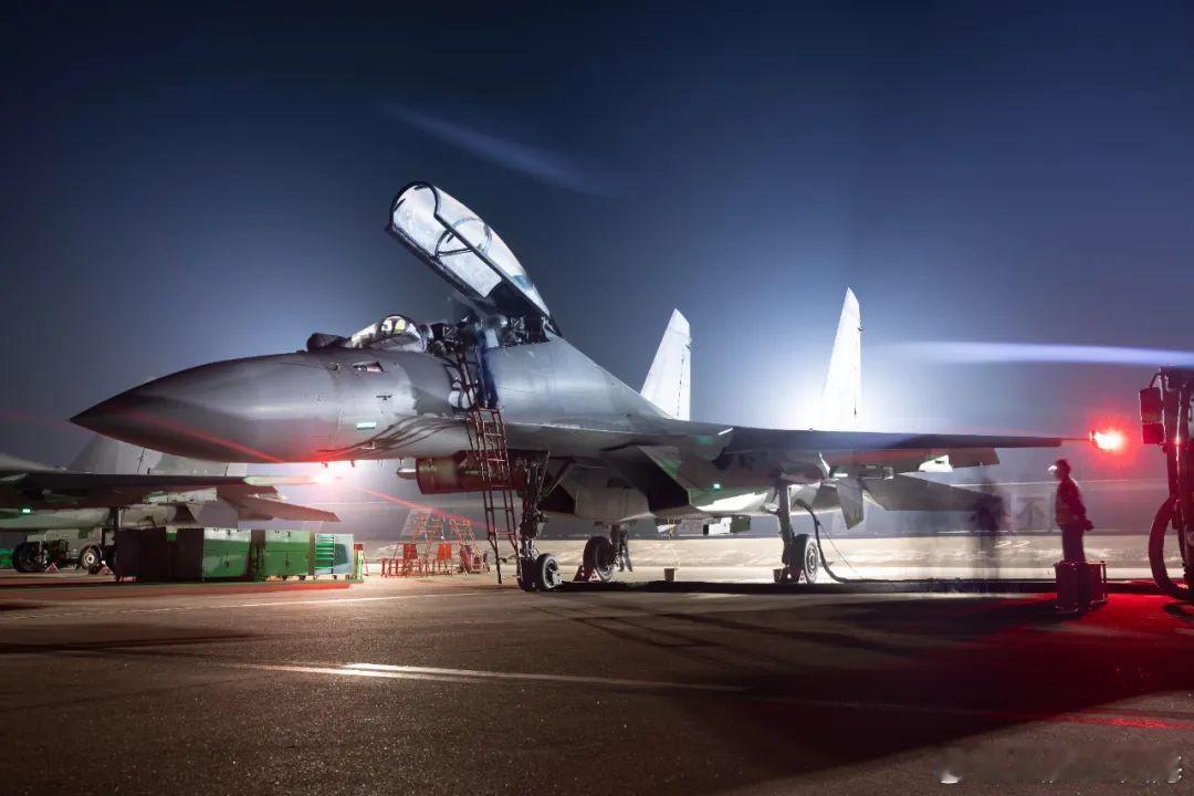 南部某旅 歼-16 ​​​