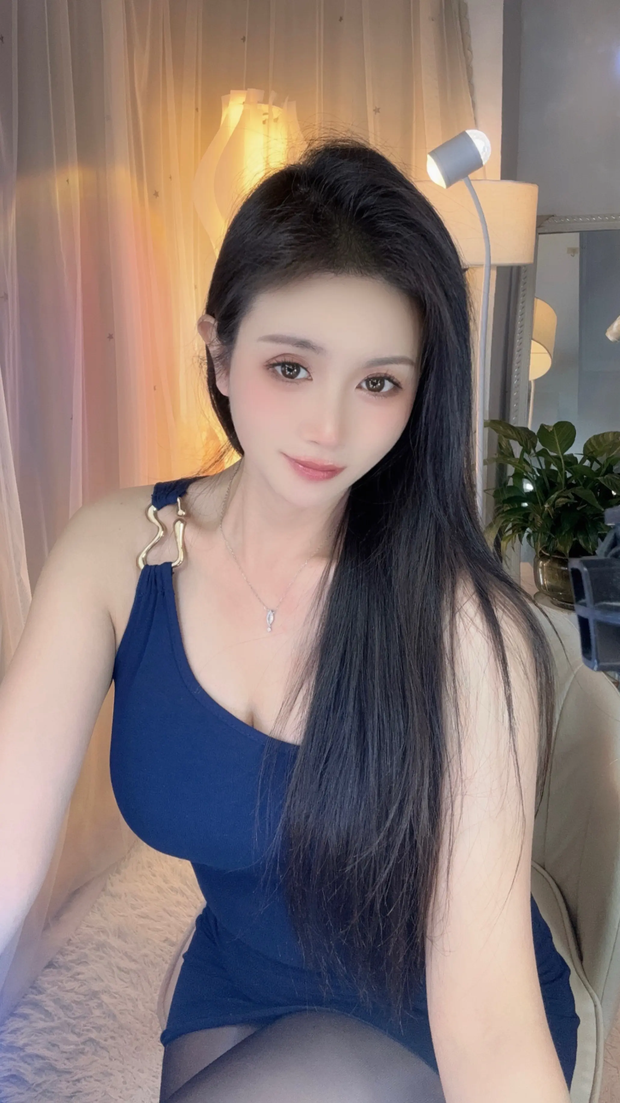 “人家谈的都是 张总王总李总 你谈的是渣总抠总饼总，一不小心还让你眼睛哭肿”