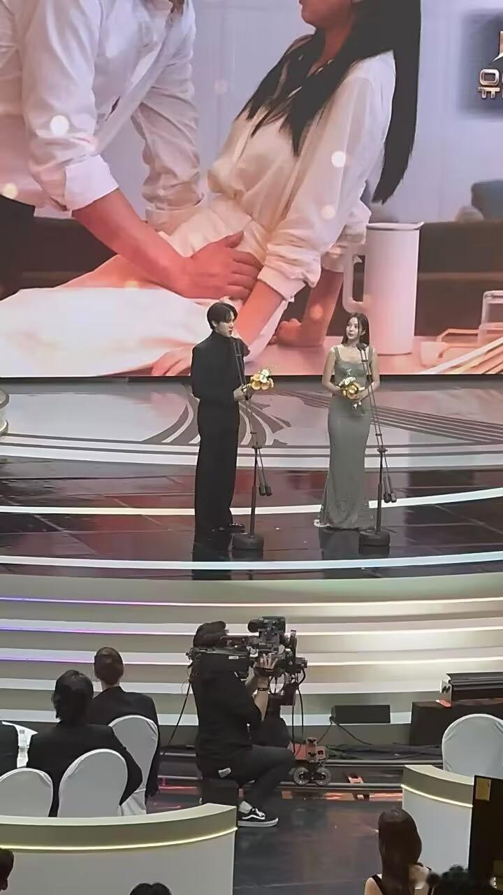柳演锡蔡秀彬最佳cp奖 让我们恭喜这对新人[舔屏] 