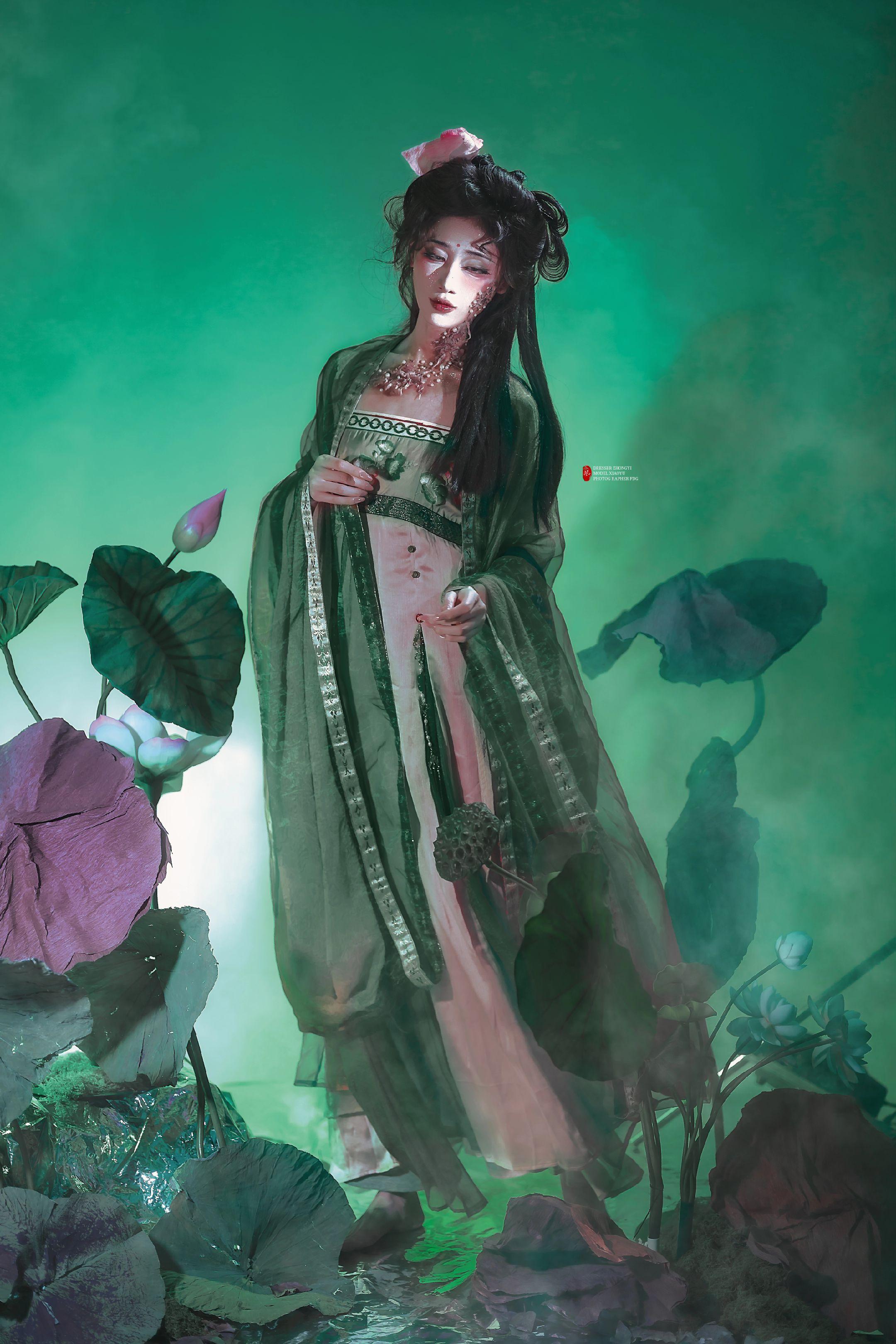 小荷才露尖尖角。