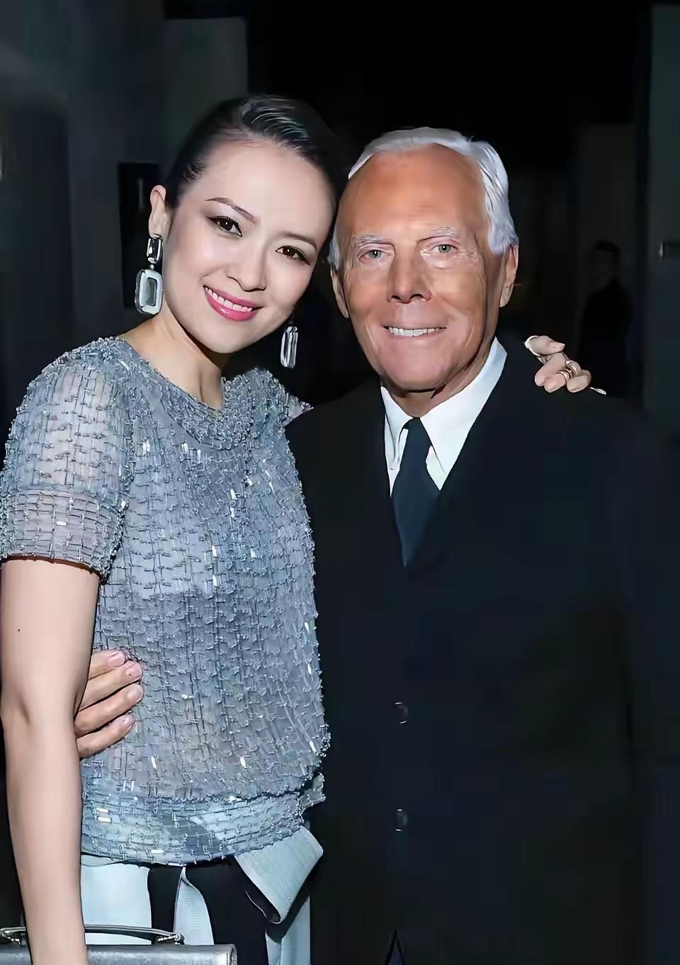 章子怡是不是有什么特殊癖好？为什么这么热衷于跟一些很老很老的老头子一起亲密合影呢