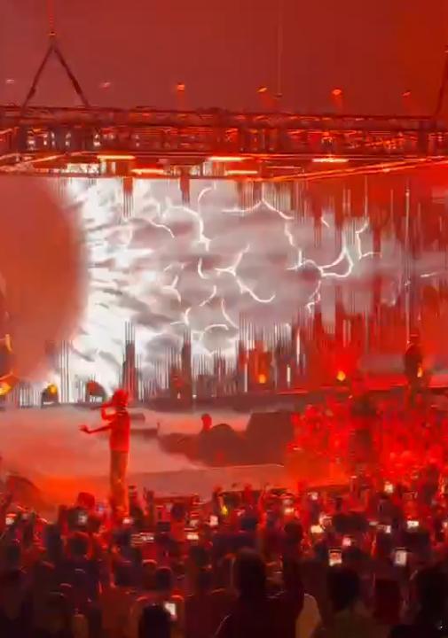 GAI美国演唱会现场人均安陵容GAI跨半球带观众有氧GAI的舞台从来不会让人失望