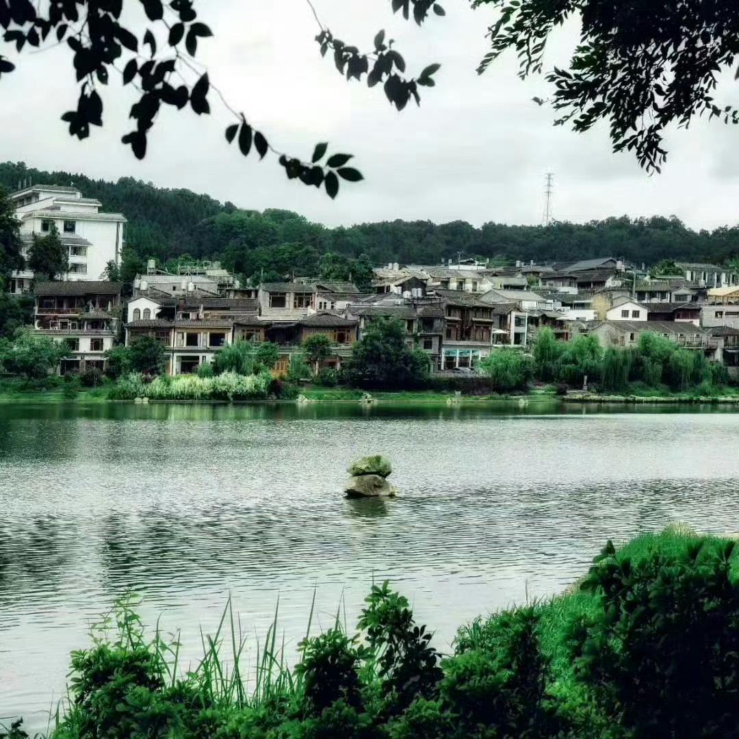 烟和雨顺，水墨腾冲。 